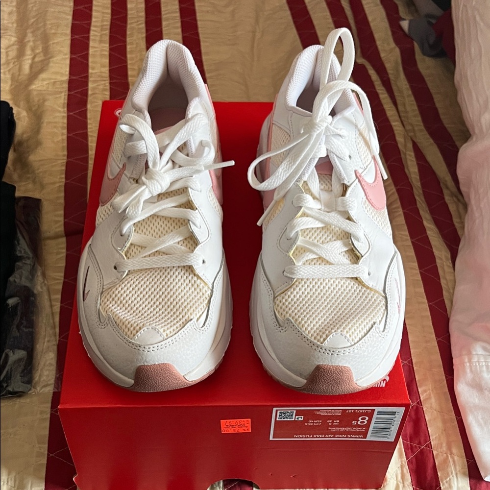 Nike White and Pink Sneakers Air Max Fusion